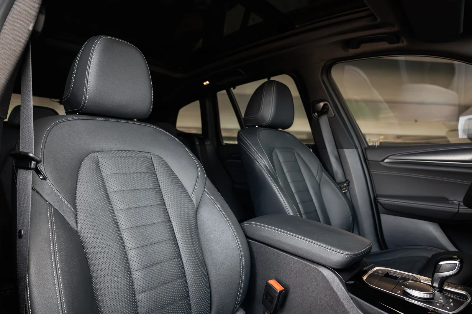 Loyer BMW X3 20i M - Sport Blanc 2022 en Dubai - 3 