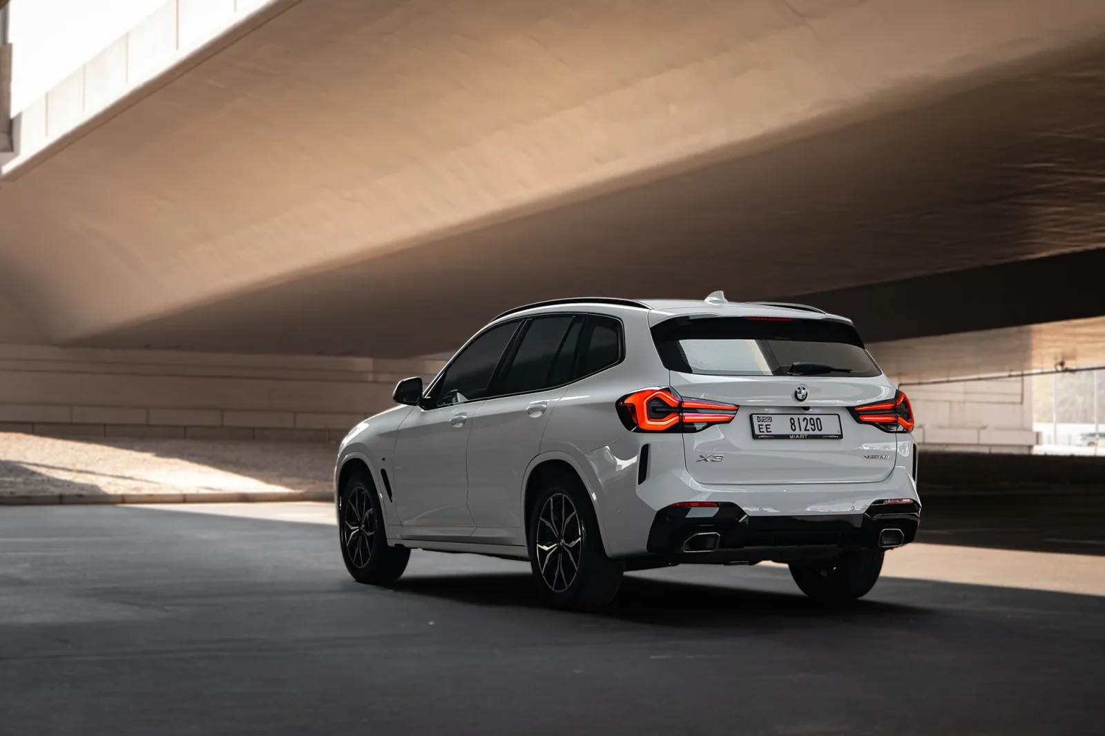 Loyer BMW X3 20i M - Sport Blanc 2022 en Dubai - 11 