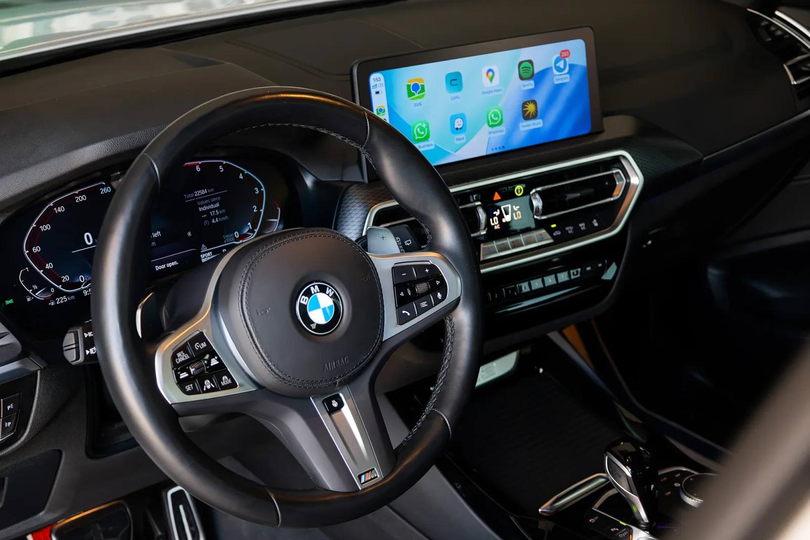 Loyer BMW X3 20i M - Sport Blanc 2022 en Dubai - 4 