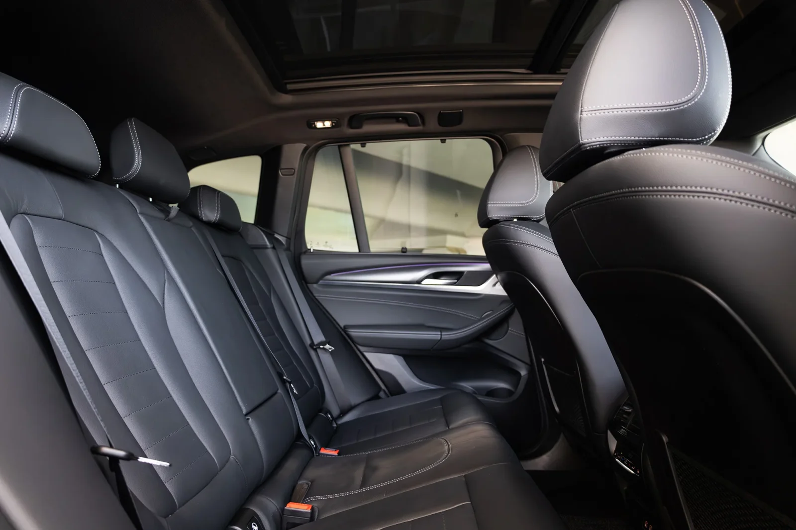 Loyer BMW X3 20i M - Sport Blanc 2022 en Dubai - 14 