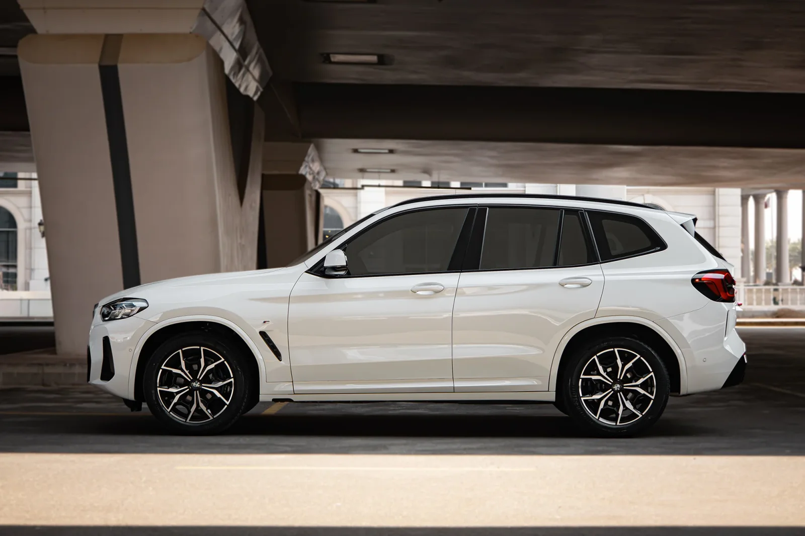 Loyer BMW X3 20i M - Sport Blanc 2022 en Dubai - 9 
