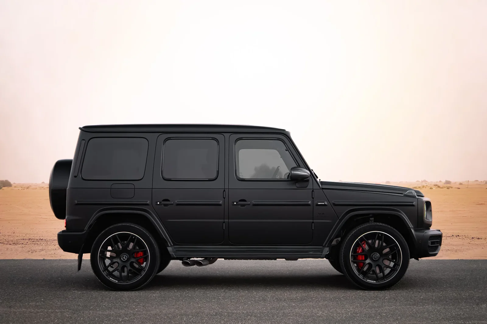 Kiralık Mercedes-Benz G-Class 63 AMG Siyah 2022 içinde Dubai - 9 