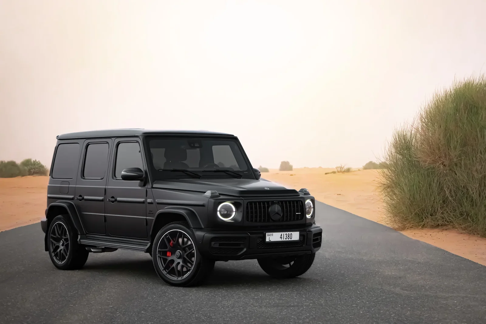 Kiralık Mercedes-Benz G-Class 63 AMG Siyah 2022 içinde Dubai - 2 