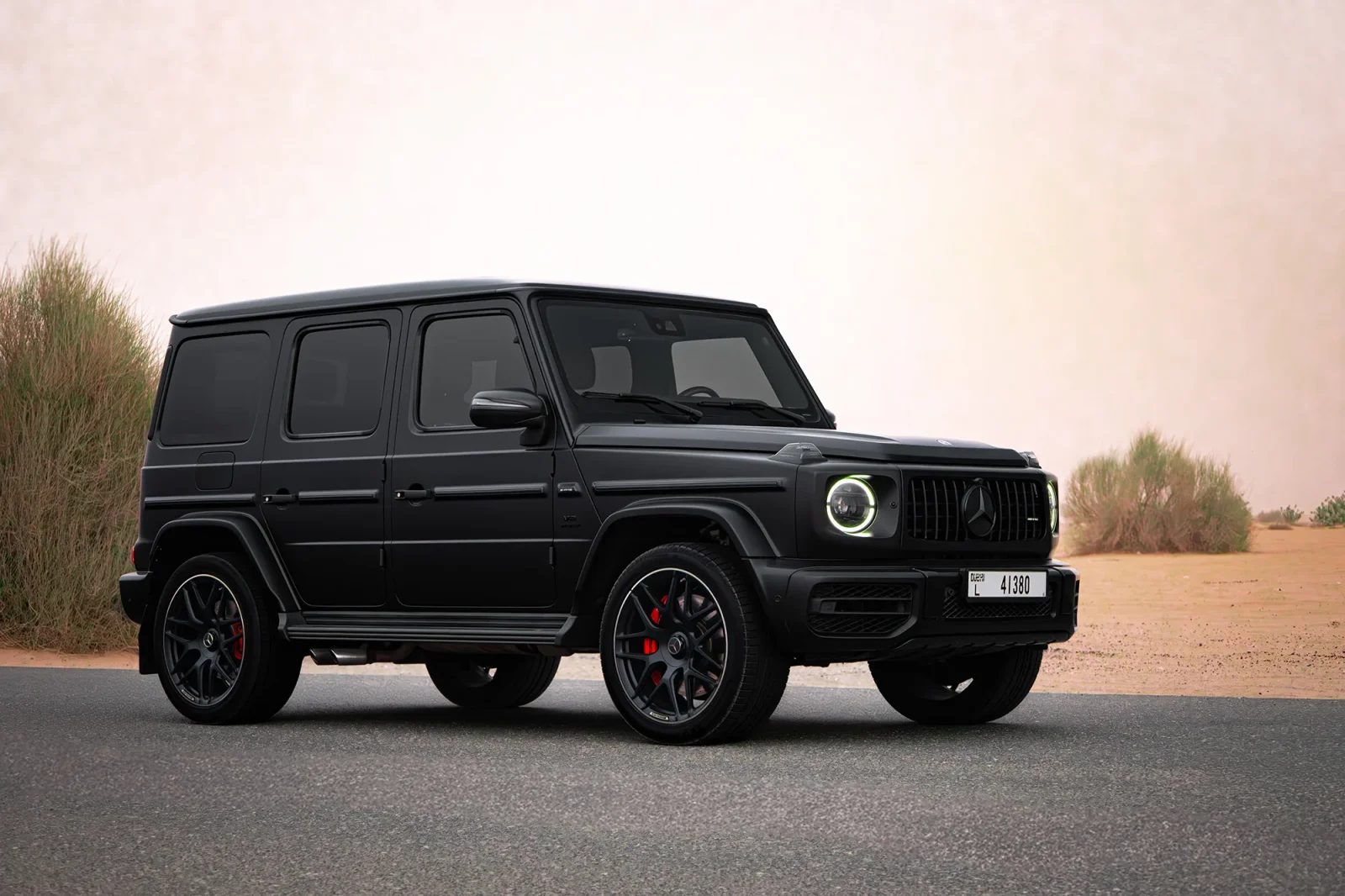 Kiralık Mercedes-Benz G-Class 63 AMG Siyah 2022 içinde Dubai - 10 