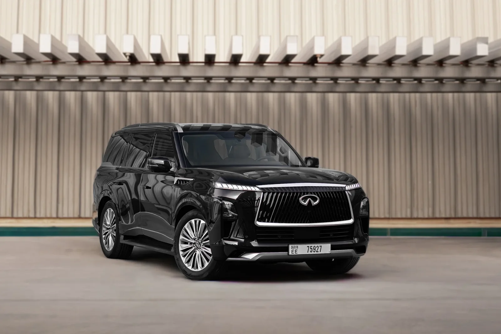 Loyer Infiniti QX80  Noir 2025 en Dubai