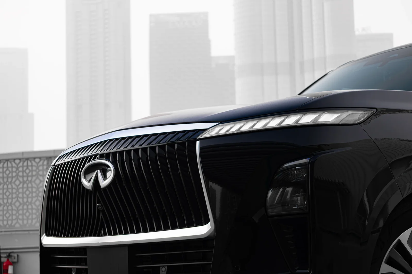 Loyer Infiniti QX80  Noir 2025 en Dubai - 15 