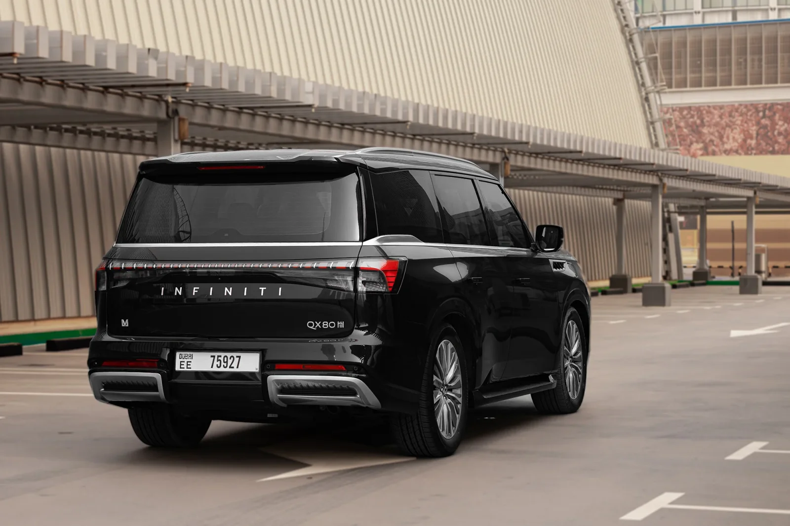 Loyer Infiniti QX80  Noir 2025 en Dubai - 14 