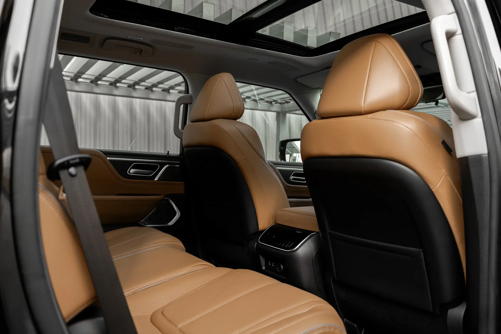 Loyer Infiniti QX80  Noir 2025 en Dubai - 8 