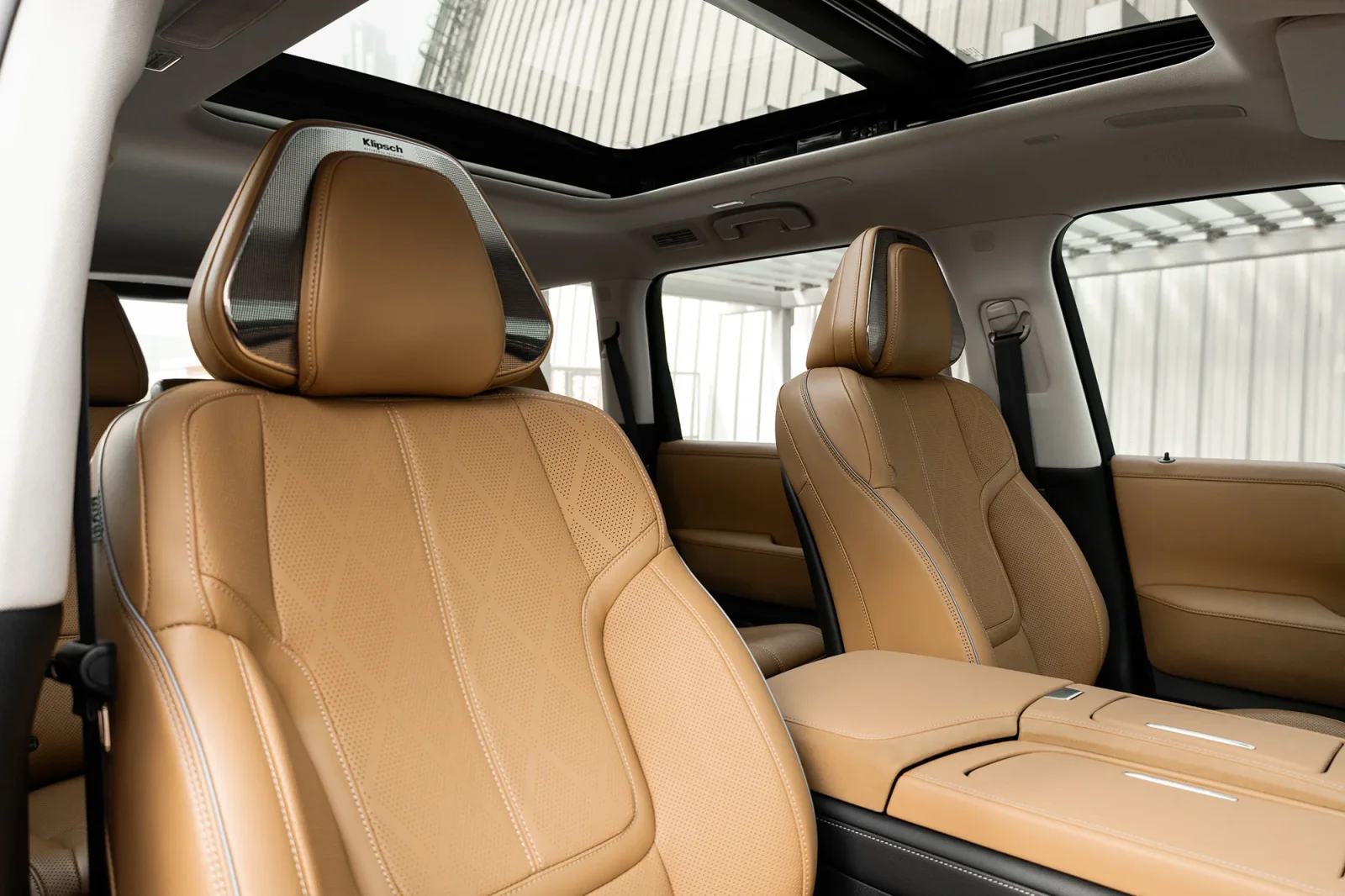 Loyer Infiniti QX80  Noir 2025 en Dubai - 12 