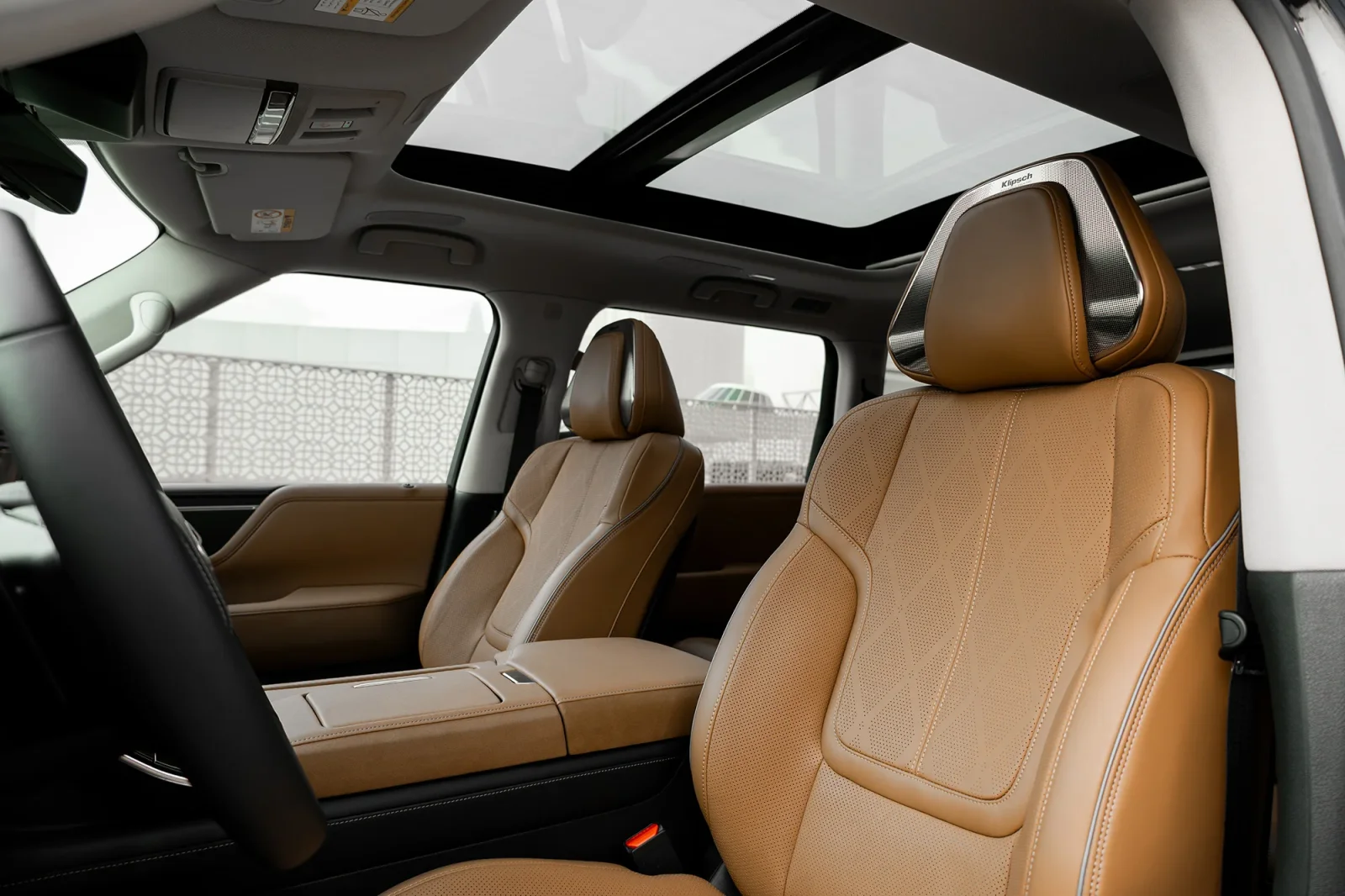 Loyer Infiniti QX80  Noir 2025 en Dubai - 3 