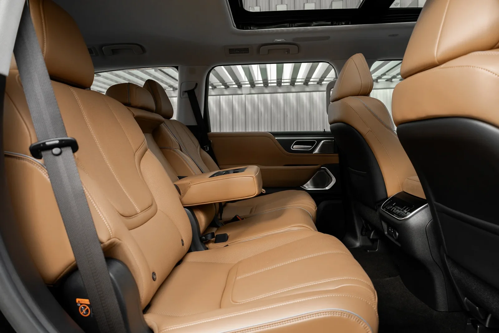 Loyer Infiniti QX80  Noir 2025 en Dubai - 6 