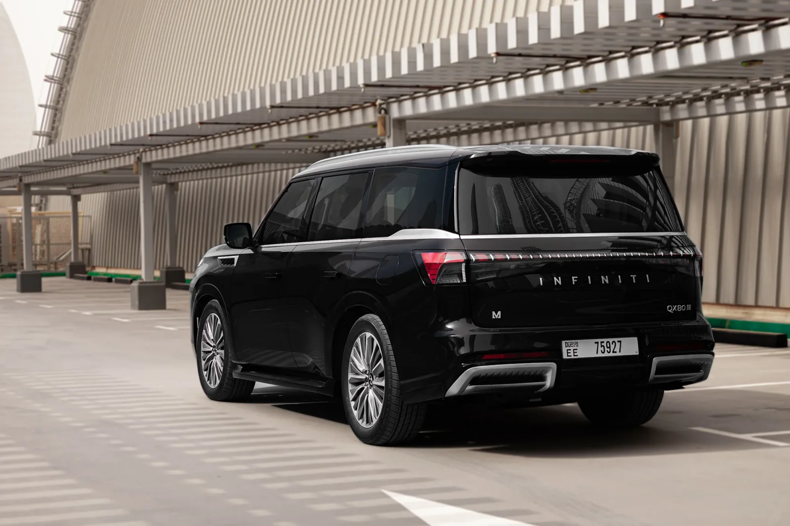 Loyer Infiniti QX80  Noir 2025 en Dubai - 9 