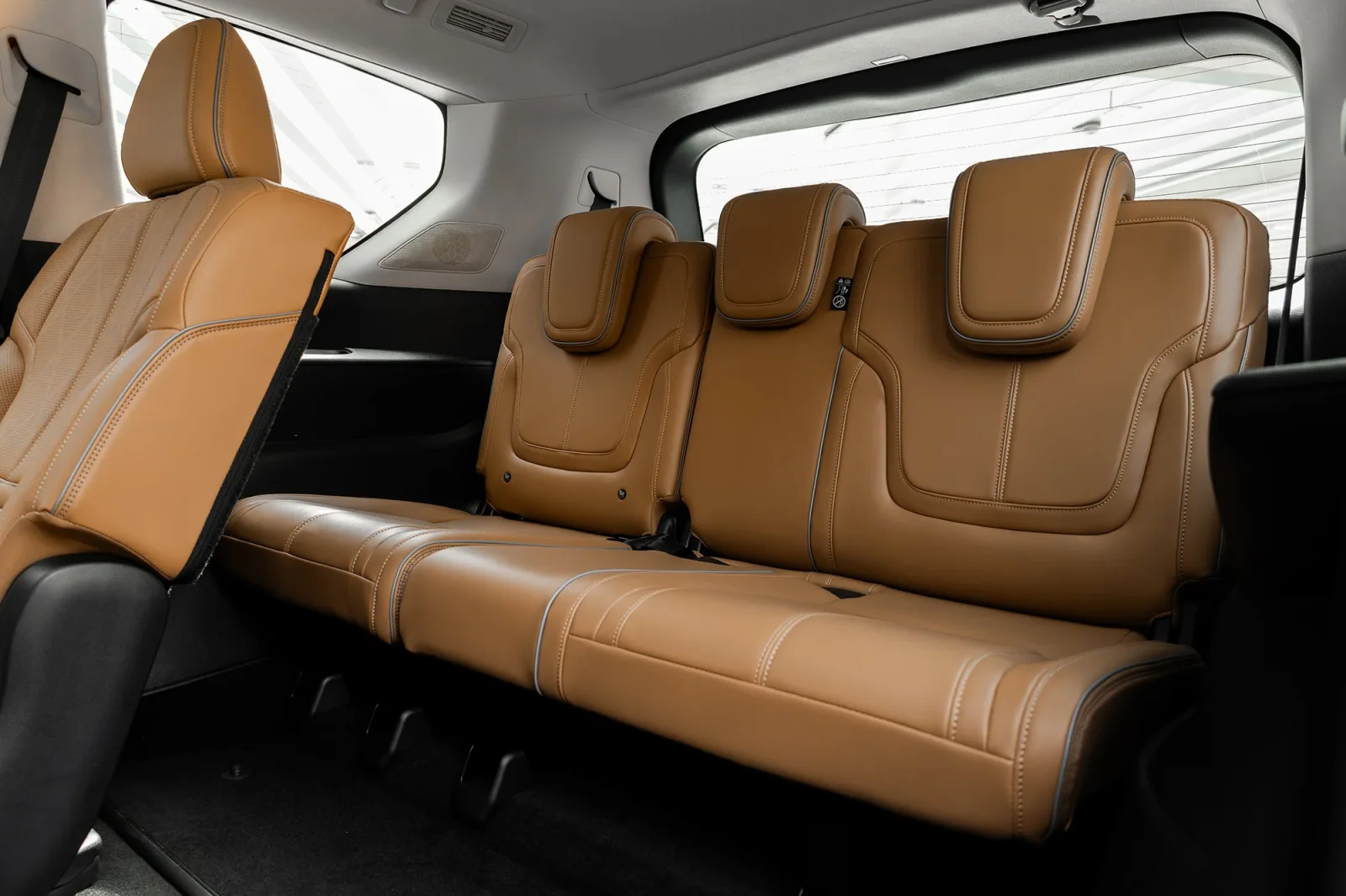 Loyer Infiniti QX80  Noir 2025 en Dubai - 7 