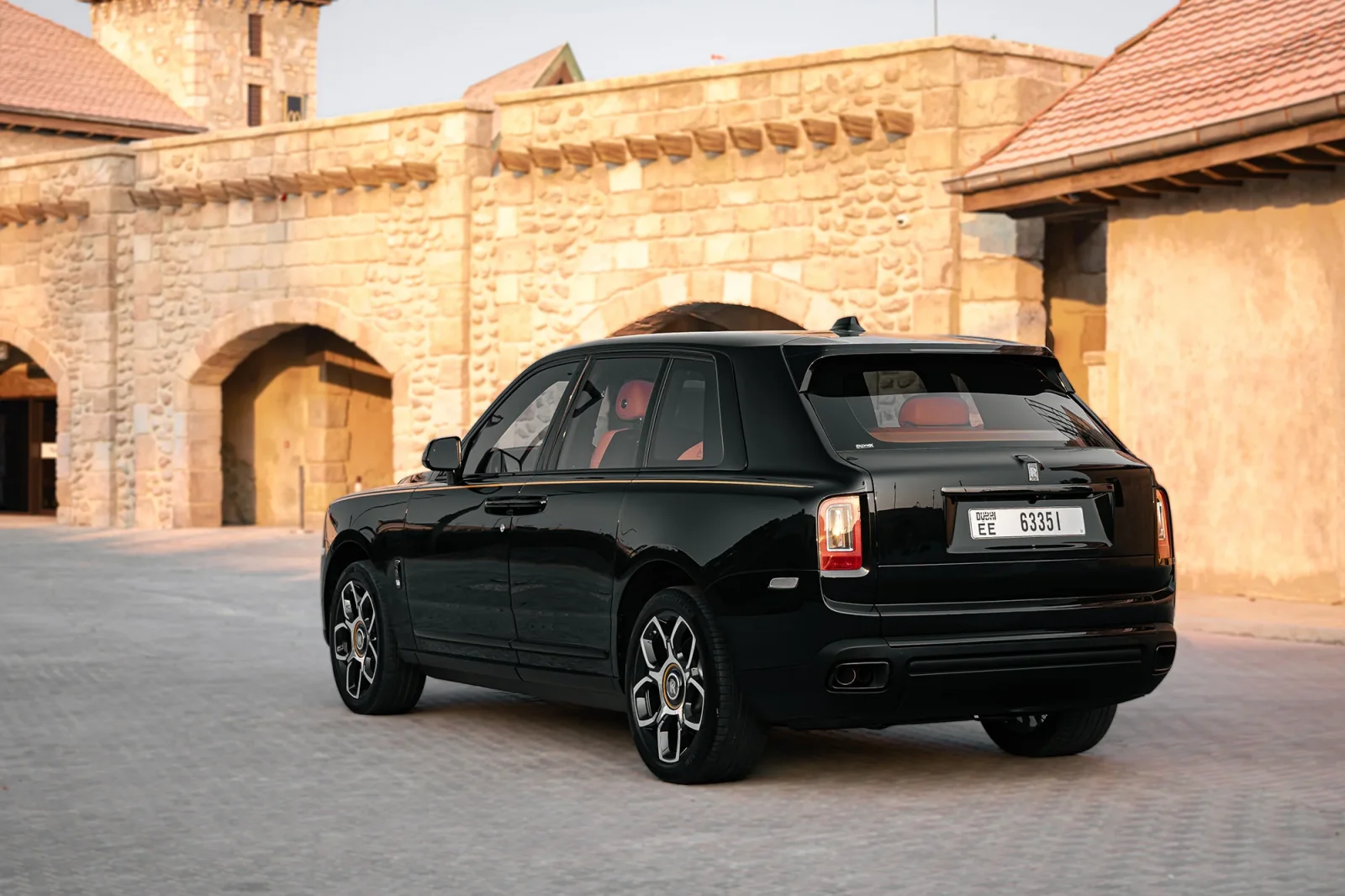 Kiralık Rolls-Royce Cullinan  Siyah 2022 içinde Dubai - 5 