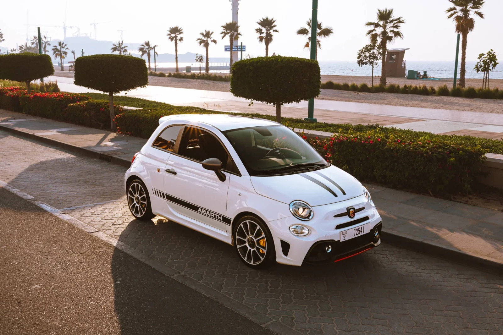 Loyer Abarth 695 Turismo Blanc 2024 en Dubai - 9 