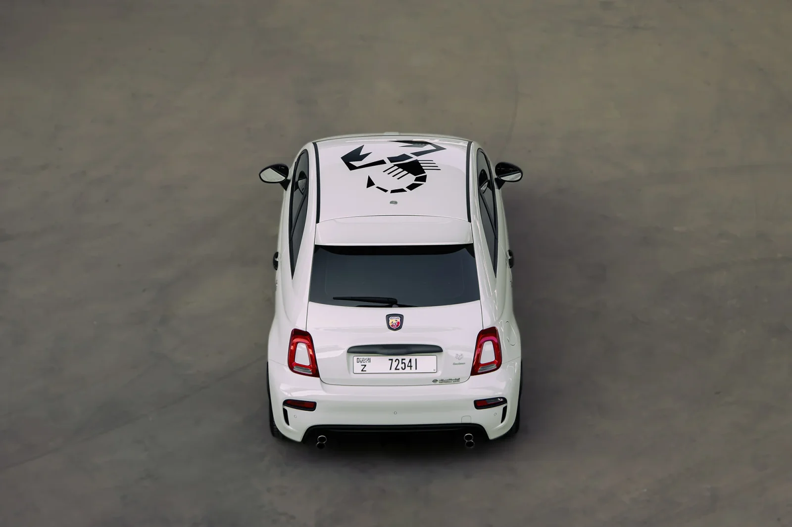 Loyer Abarth 695 Turismo Blanc 2024 en Dubai - 13 