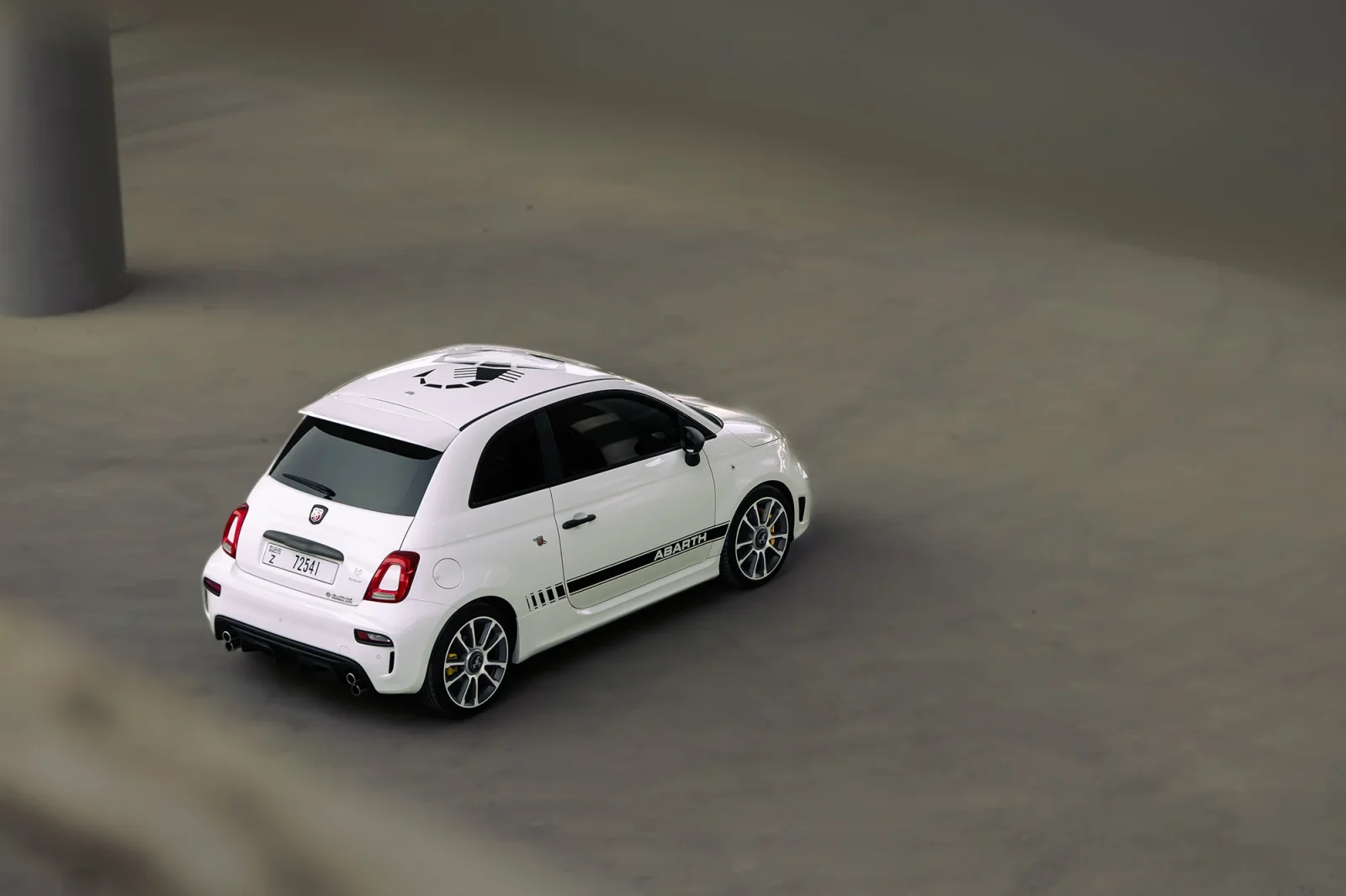 Loyer Abarth 695 Turismo Blanc 2024 en Dubai - 11 