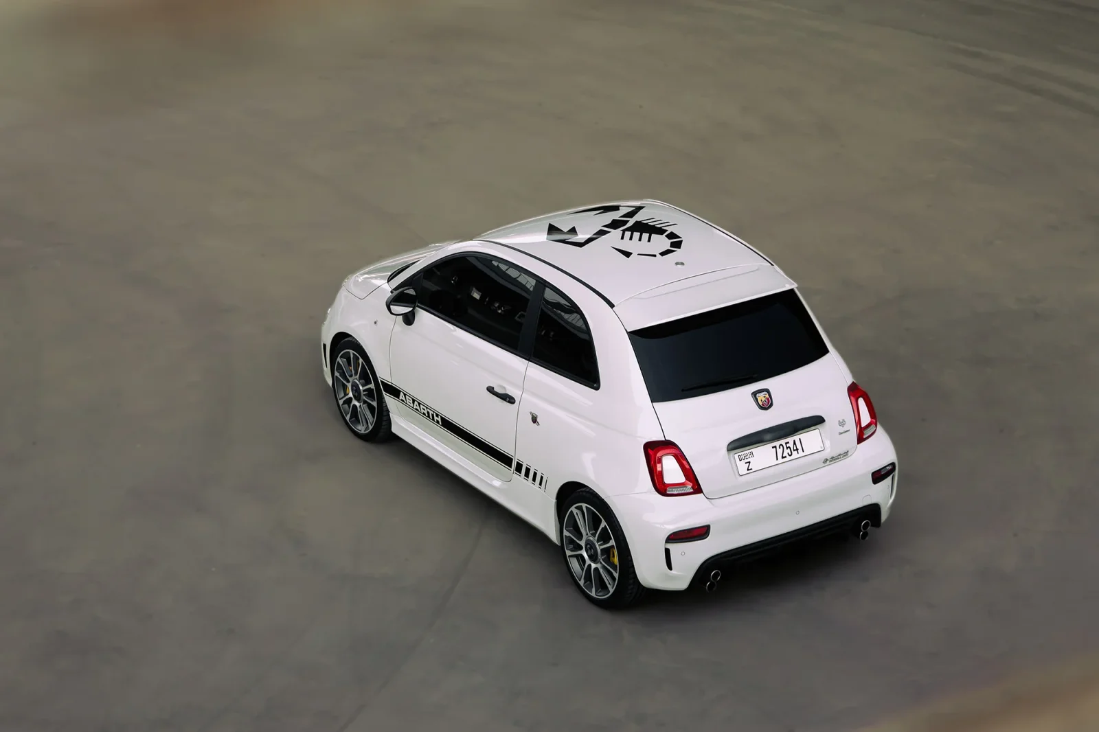 Loyer Abarth 695 Turismo Blanc 2024 en Dubai - 9 