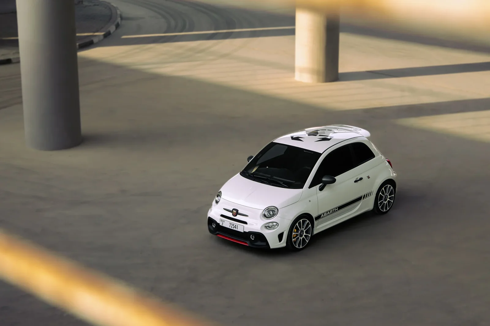 Loyer Abarth 695 Turismo Blanc 2024 en Dubai - 12 