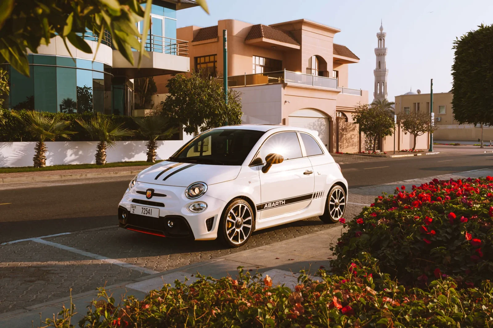Loyer Abarth 695 Turismo Blanc 2024 en Dubai - 4 