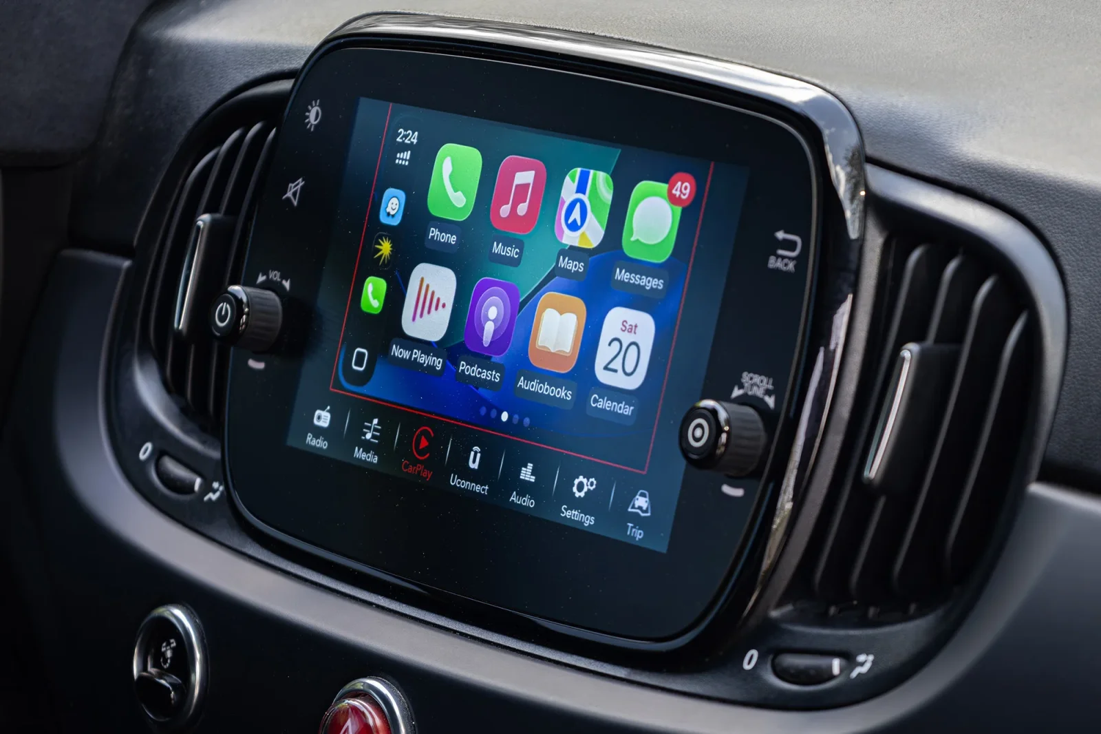 Loyer Abarth 695 Turismo Blanc 2024 en Dubai - 7 