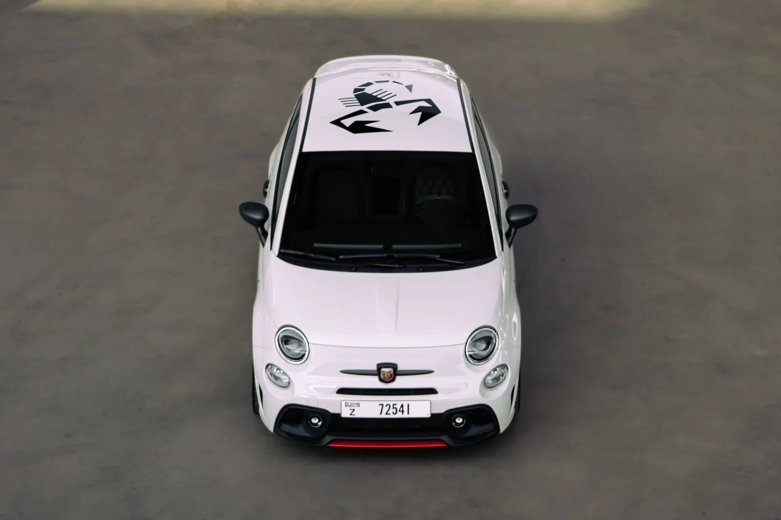 Loyer Abarth 695 Turismo Blanc 2024 en Dubai - 10 