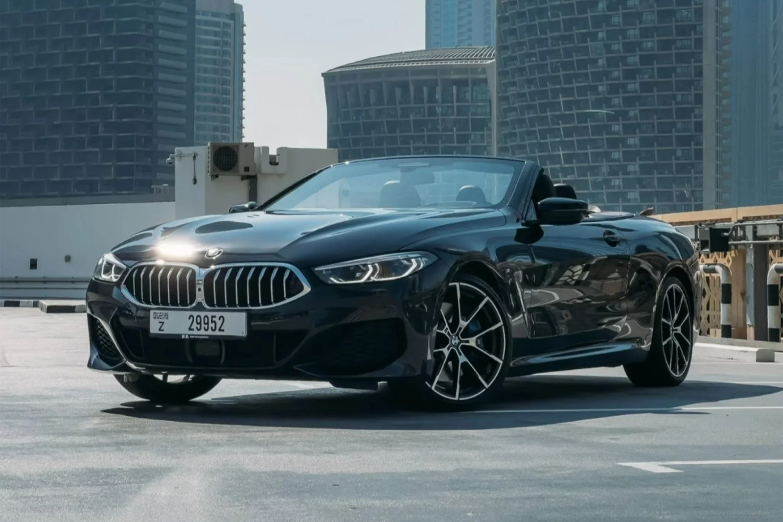 Alquiler BMW 8-Series 840i Negro 2022 en Dubái