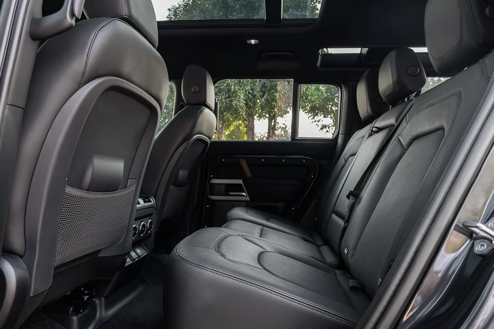 Kiralık Land Rover Defender  Gri 2024 içinde Dubai - 11 