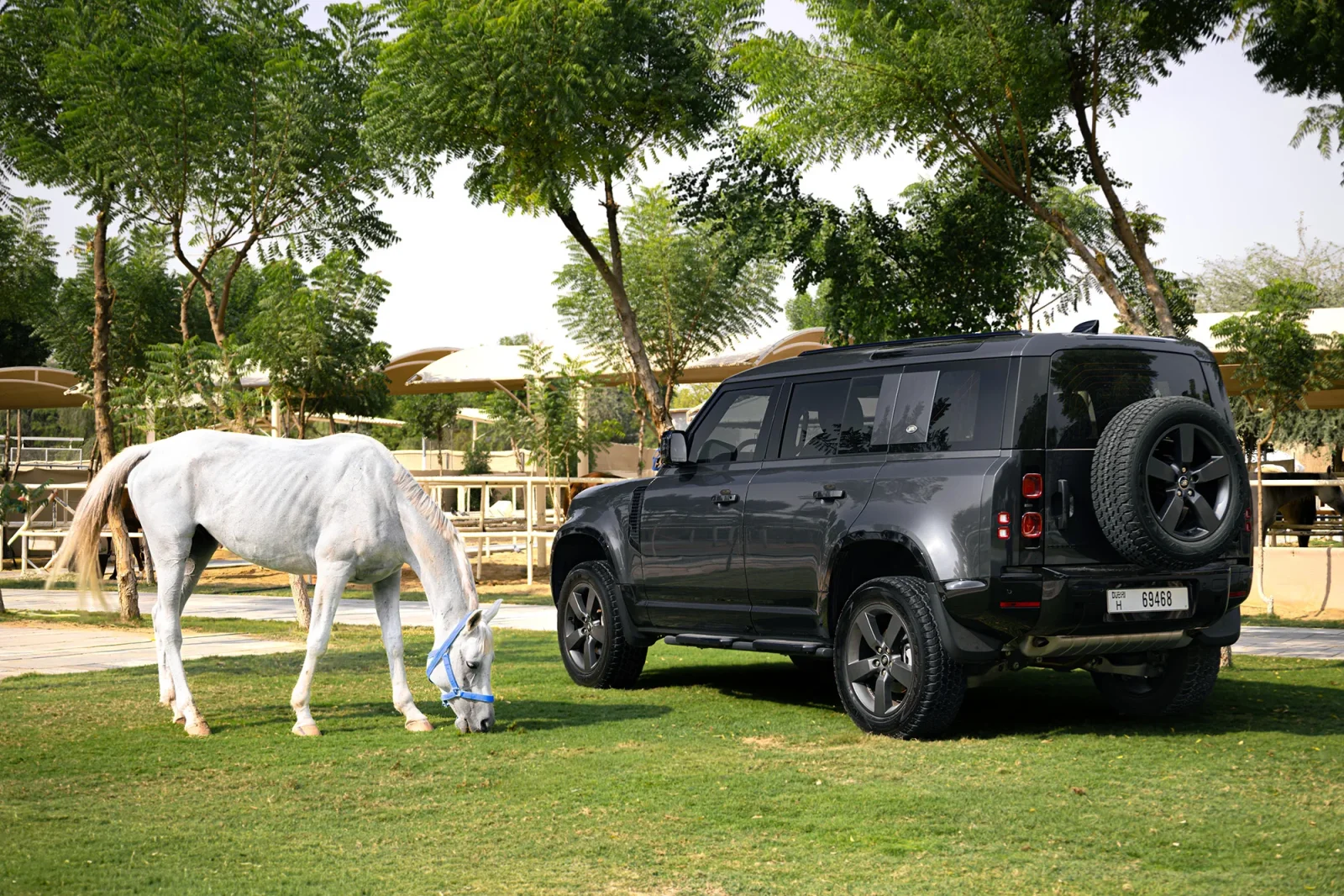 Kiralık Land Rover Defender  Gri 2024 içinde Dubai - 7 