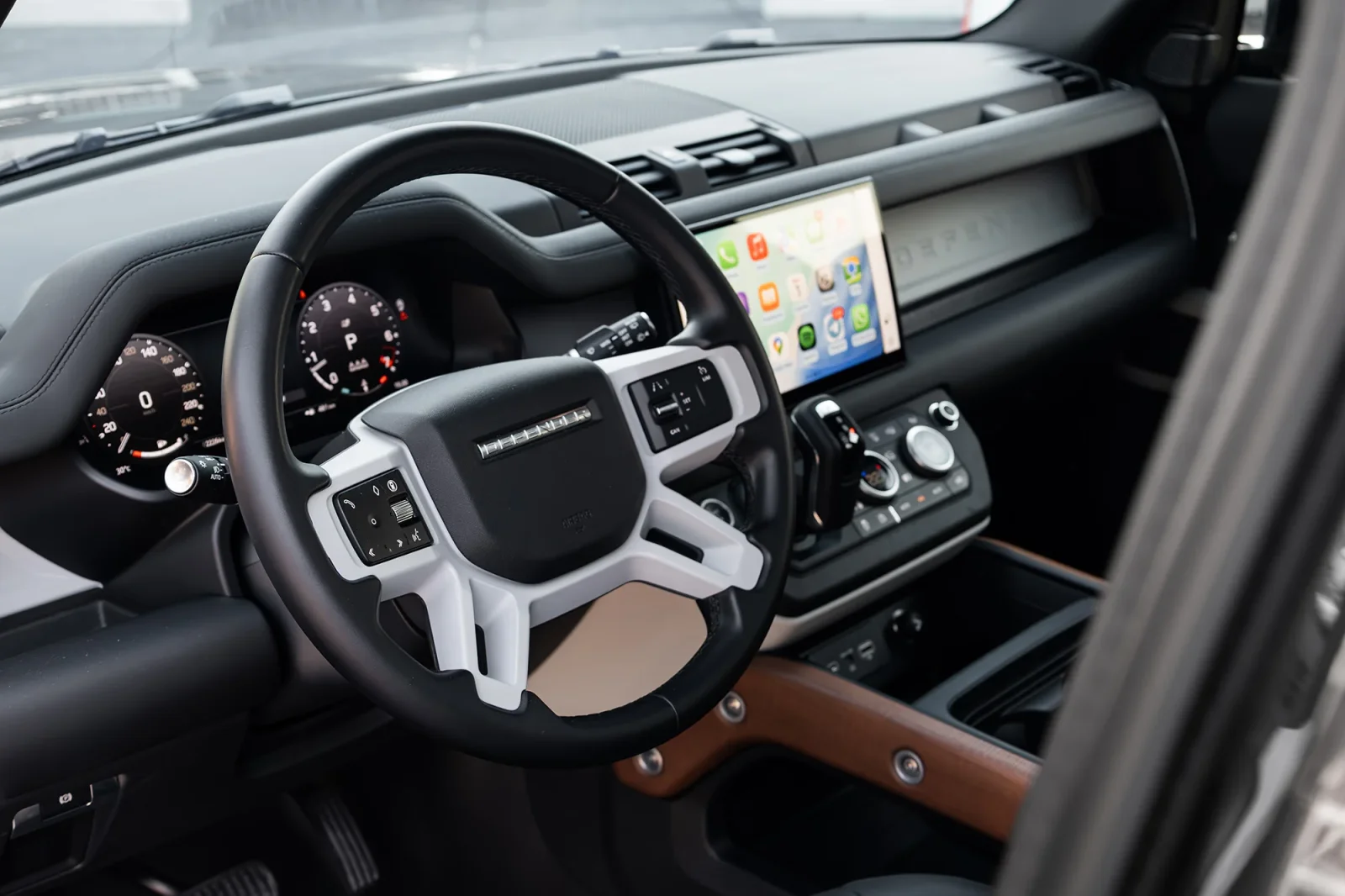 Kiralık Land Rover Defender  Gri 2024 içinde Dubai - 3 