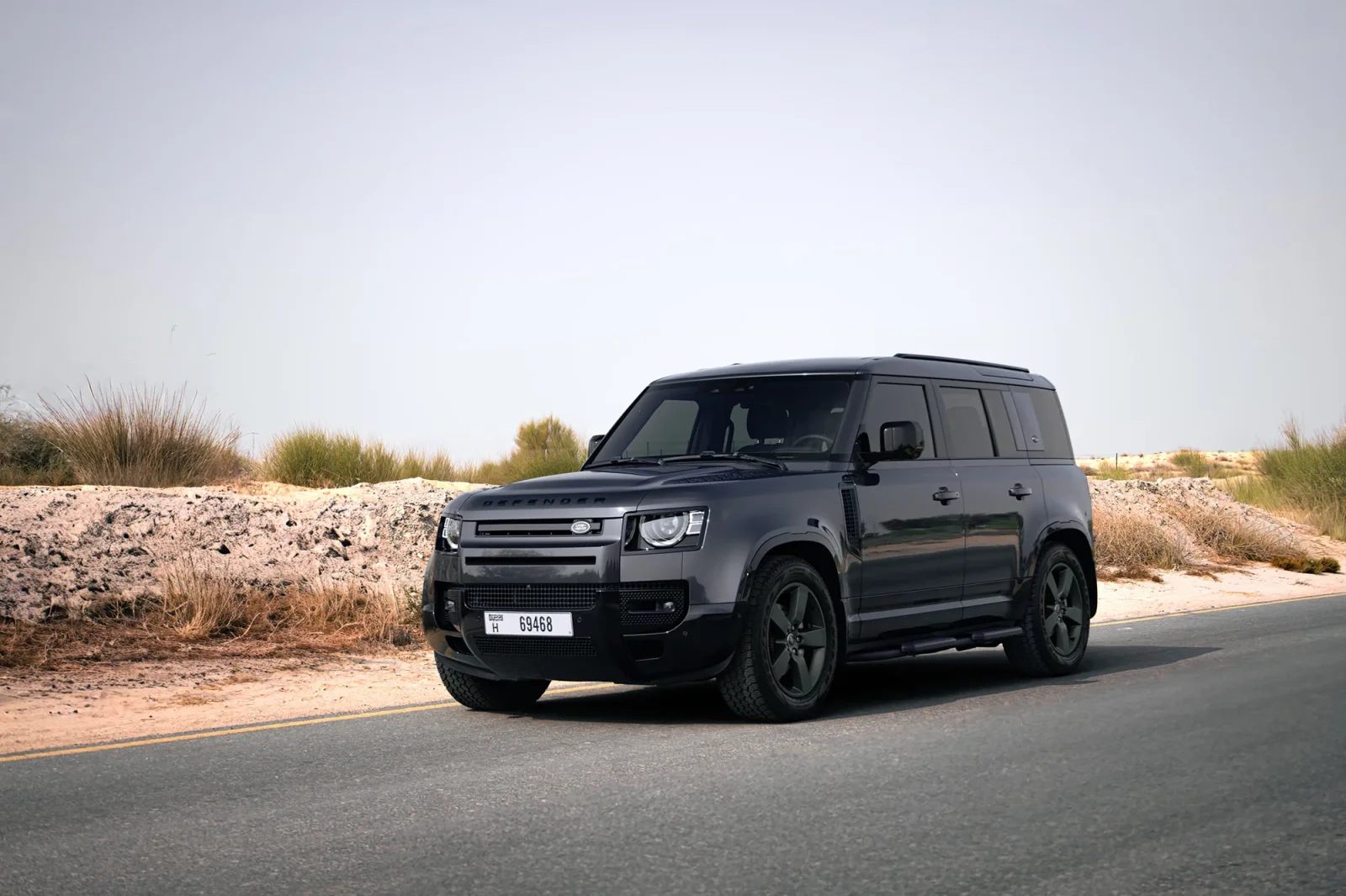 Kiralık Land Rover Defender  Gri 2024 içinde Dubai - 9 