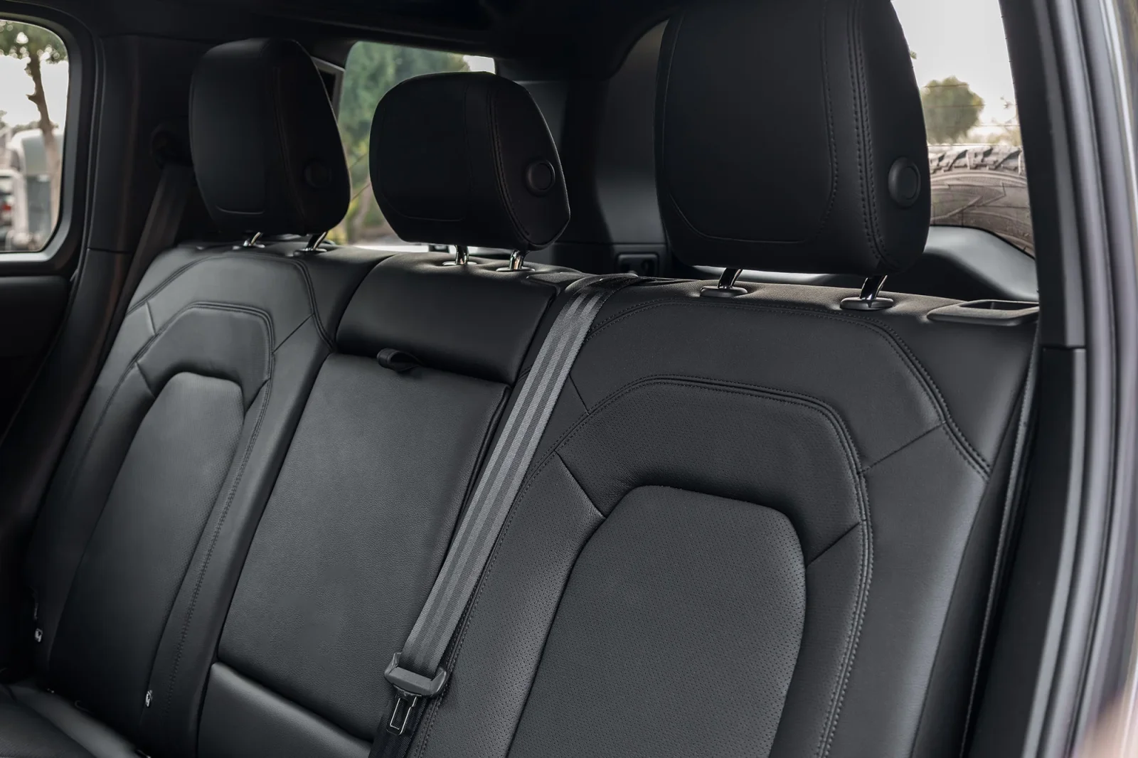 Kiralık Land Rover Defender  Gri 2024 içinde Dubai - 12 