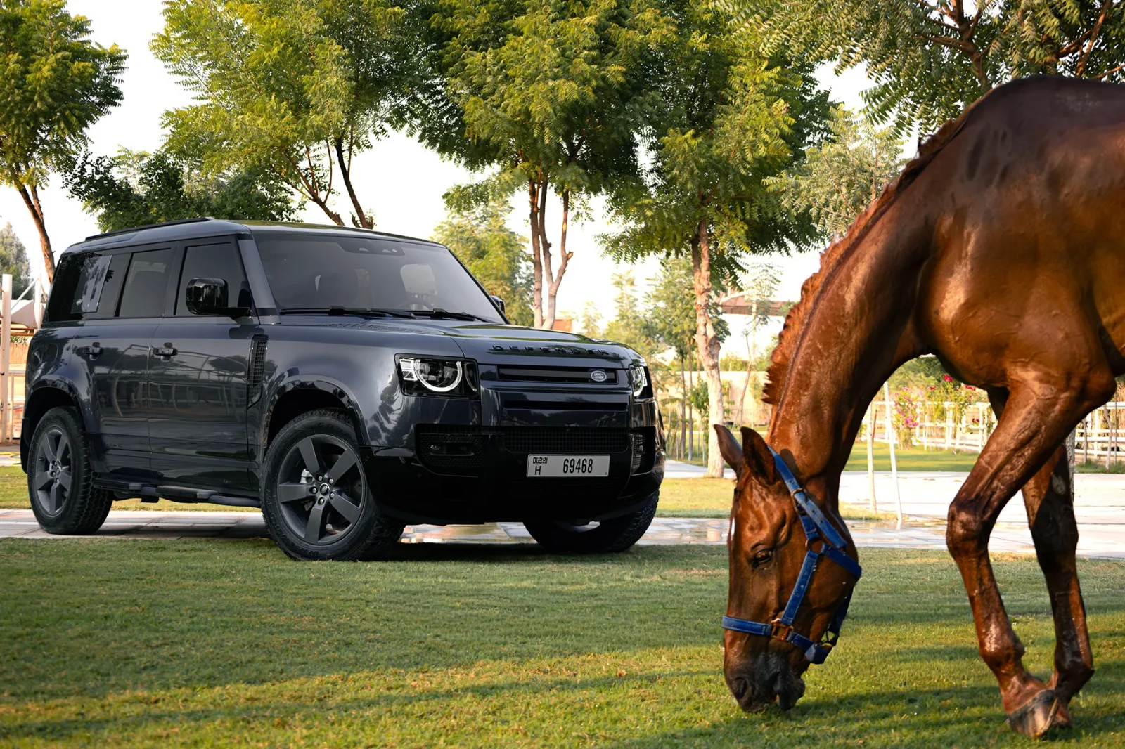 Kiralık Land Rover Defender  Gri 2024 içinde Dubai