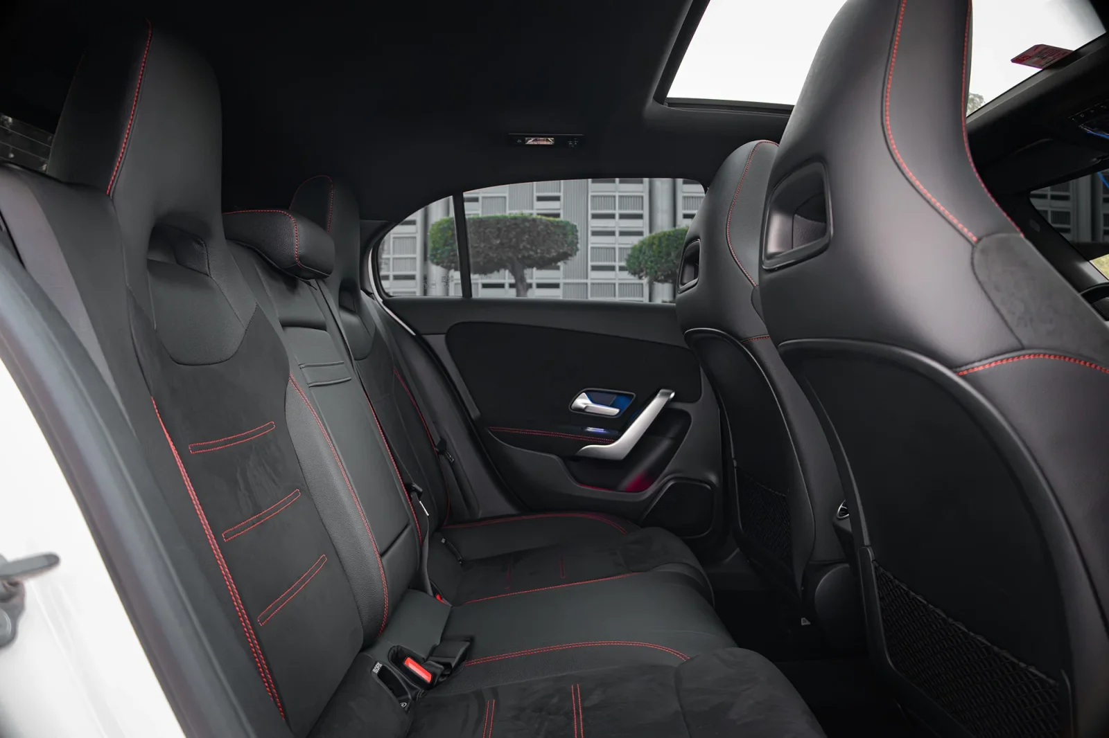 Miete Mercedes-Benz A-Class 200 Weiß 2023 in der Dubai - 6 