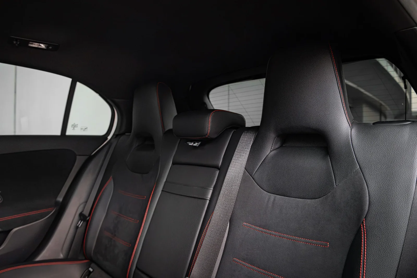 Miete Mercedes-Benz A-Class 200 Weiß 2023 in der Dubai - 13 