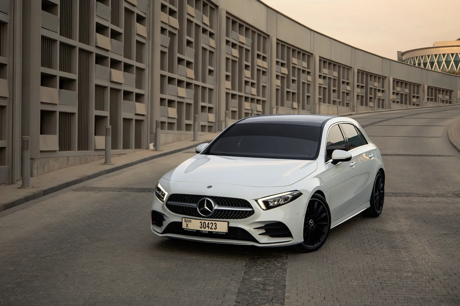 Miete Mercedes-Benz A-Class 200 Weiß 2023 in der Dubai - 2 