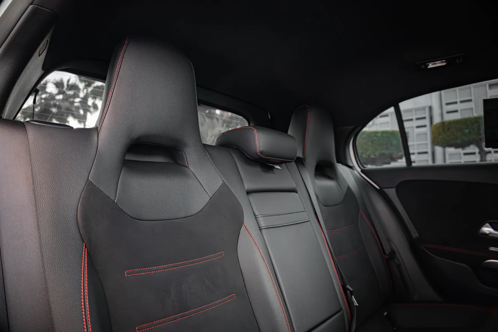 Miete Mercedes-Benz A-Class 200 Weiß 2023 in der Dubai - 14 