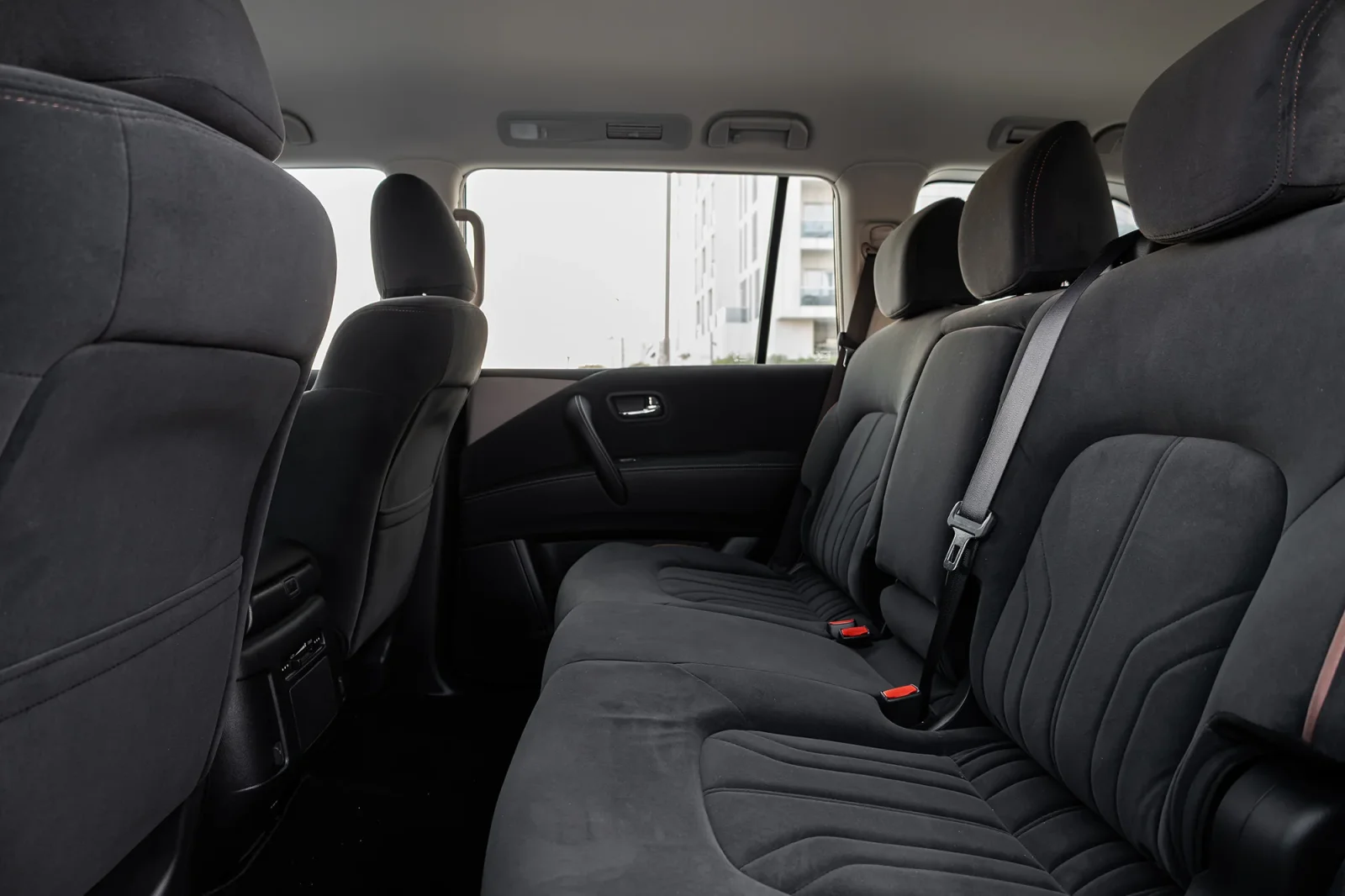 Kiralık Nissan Patrol  Siyah 2024 içinde Dubai - 6 