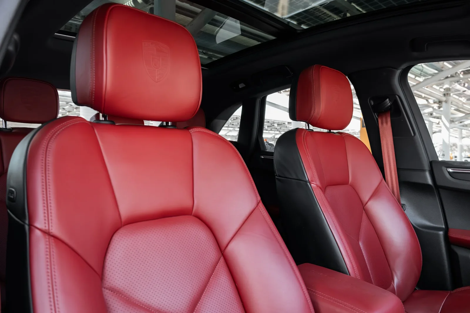 Kiralık Porsche Macan  Beyaz 2024 içinde Dubai - 3 