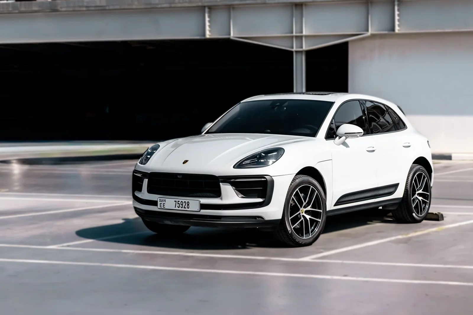 Huren Porsche Macan  Wit 2024 in Dubai - 2 