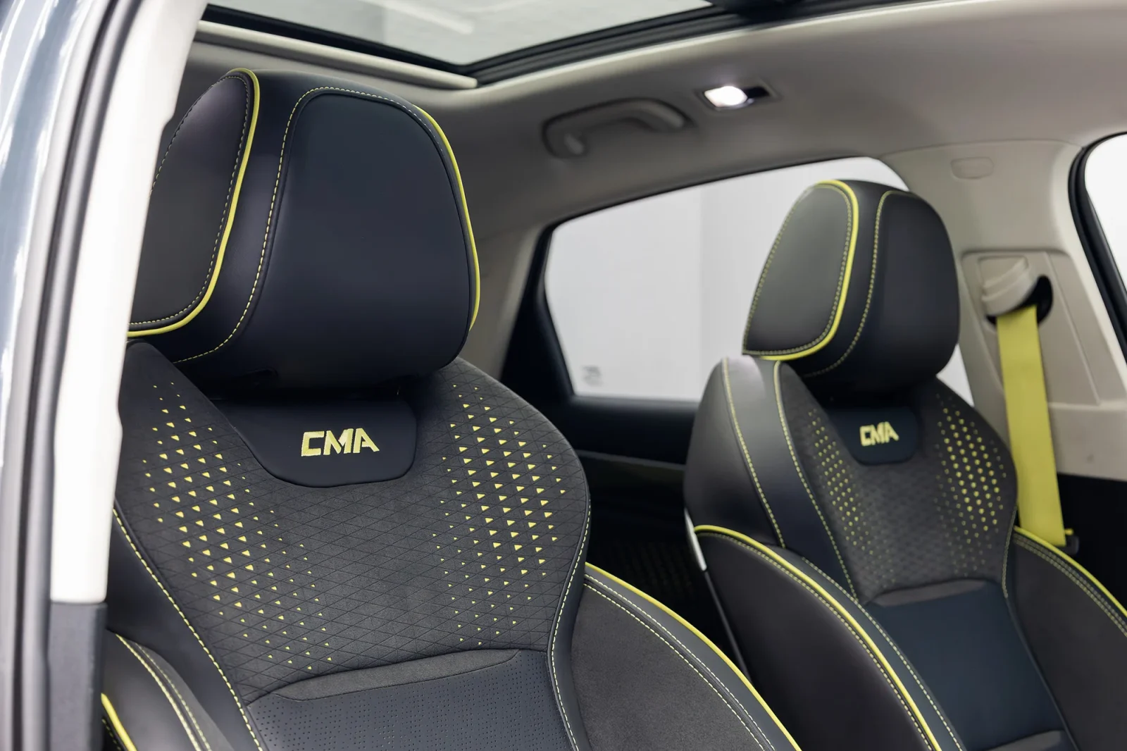 Affitto Geely Tugella GF Grigio 2024 in Dubai - 3 