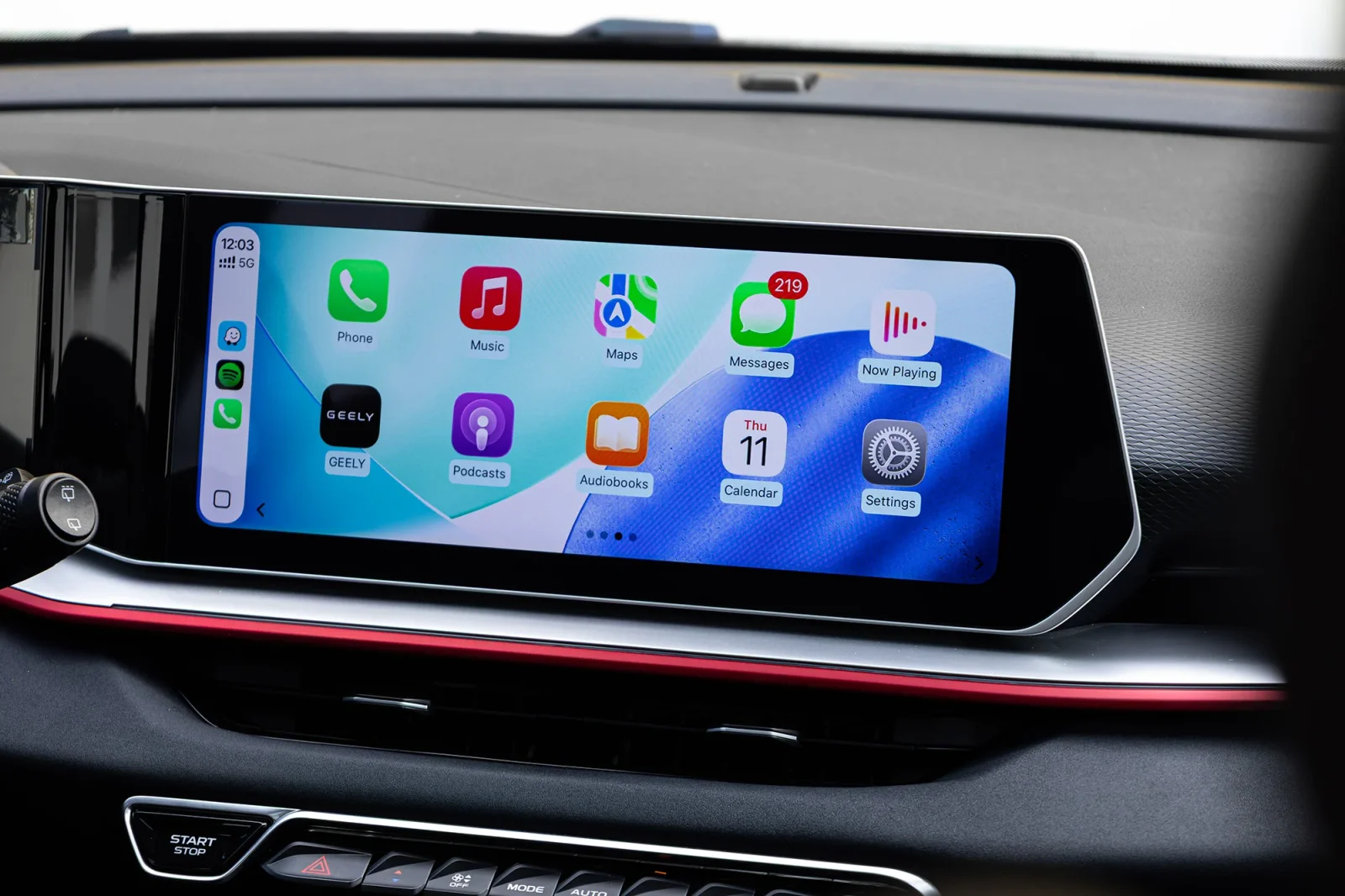 Affitto Geely Coolray GF Rosso 2024 in Dubai - 4 