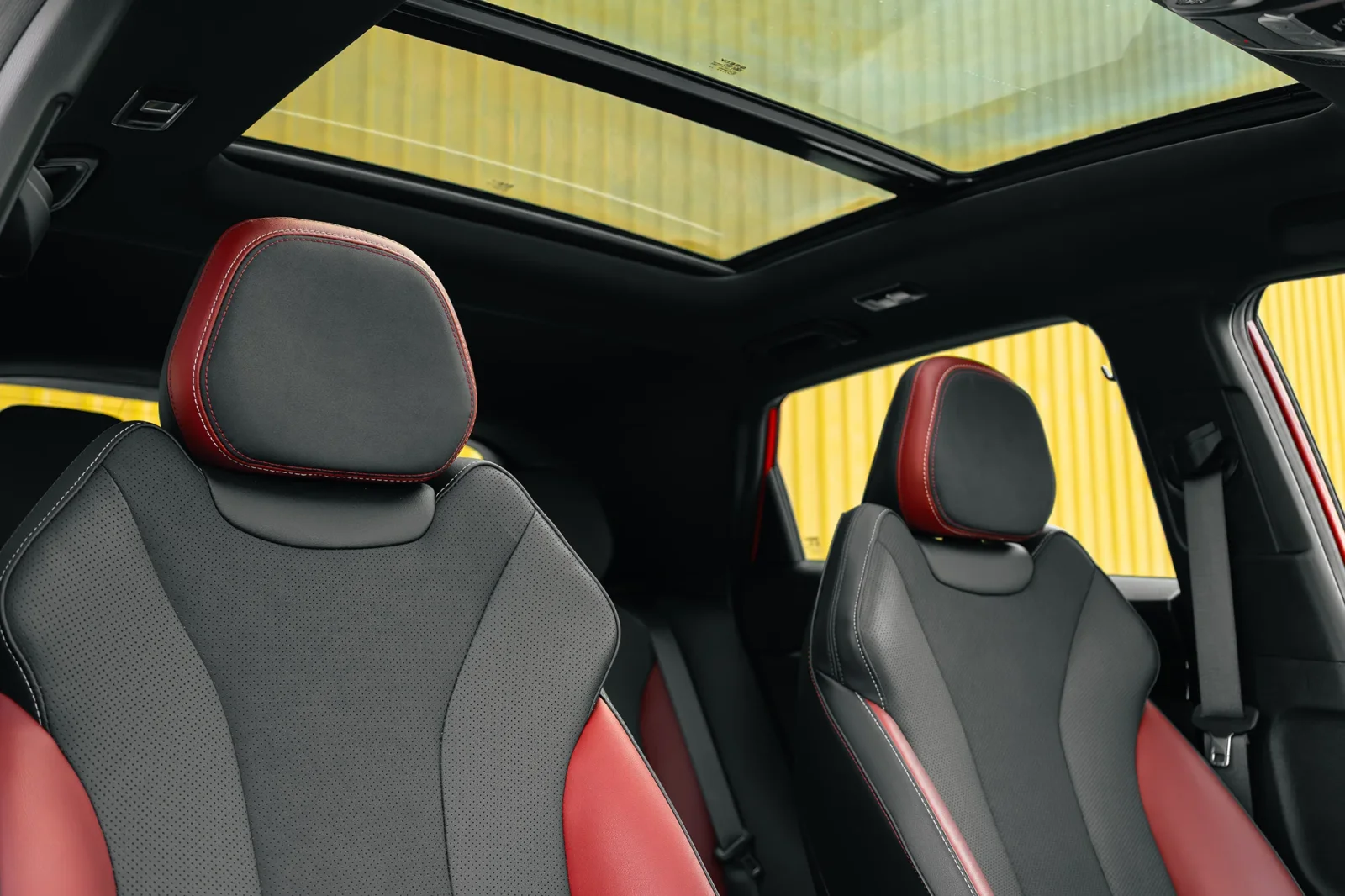 Affitto Geely Coolray GF Rosso 2024 in Dubai - 5 