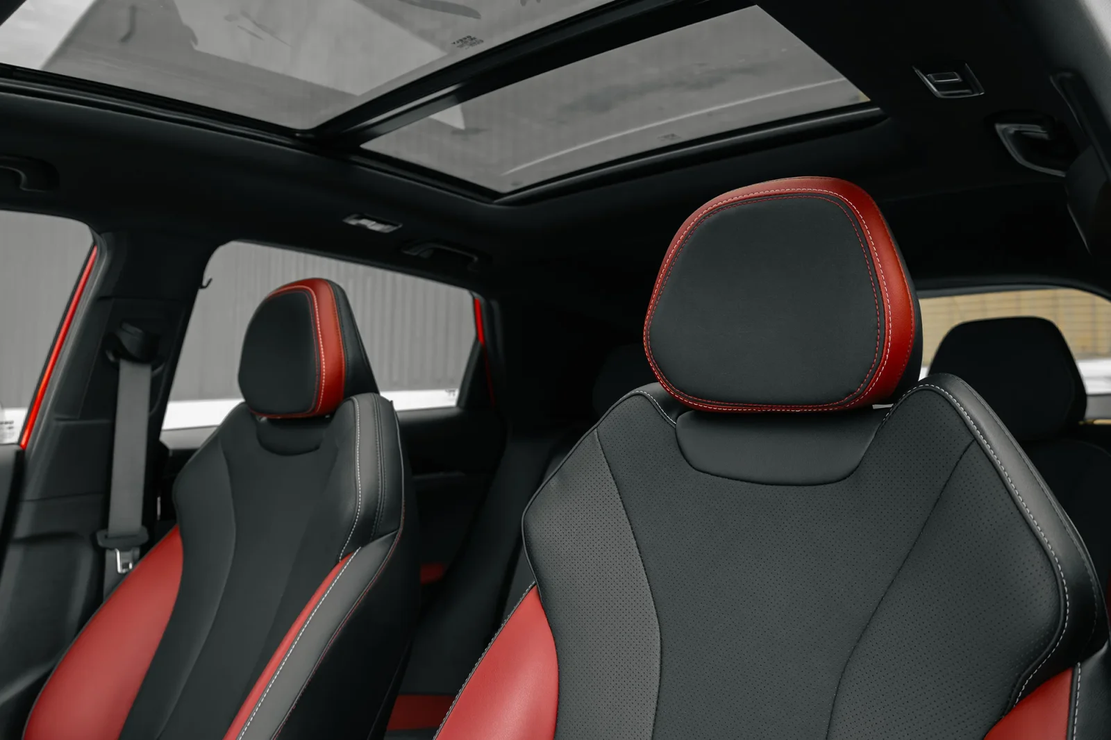 Loyer Geely Coolray GF Blanc 2024 en Dubai - 15 