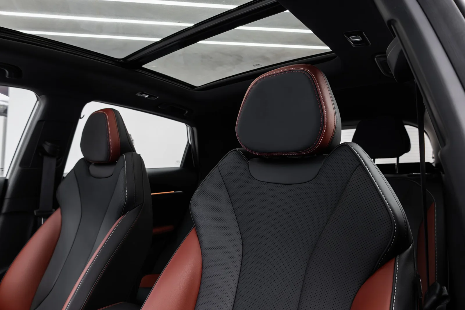 Affitto Geely Coolray GF Bianco 2024 in Dubai - 2 