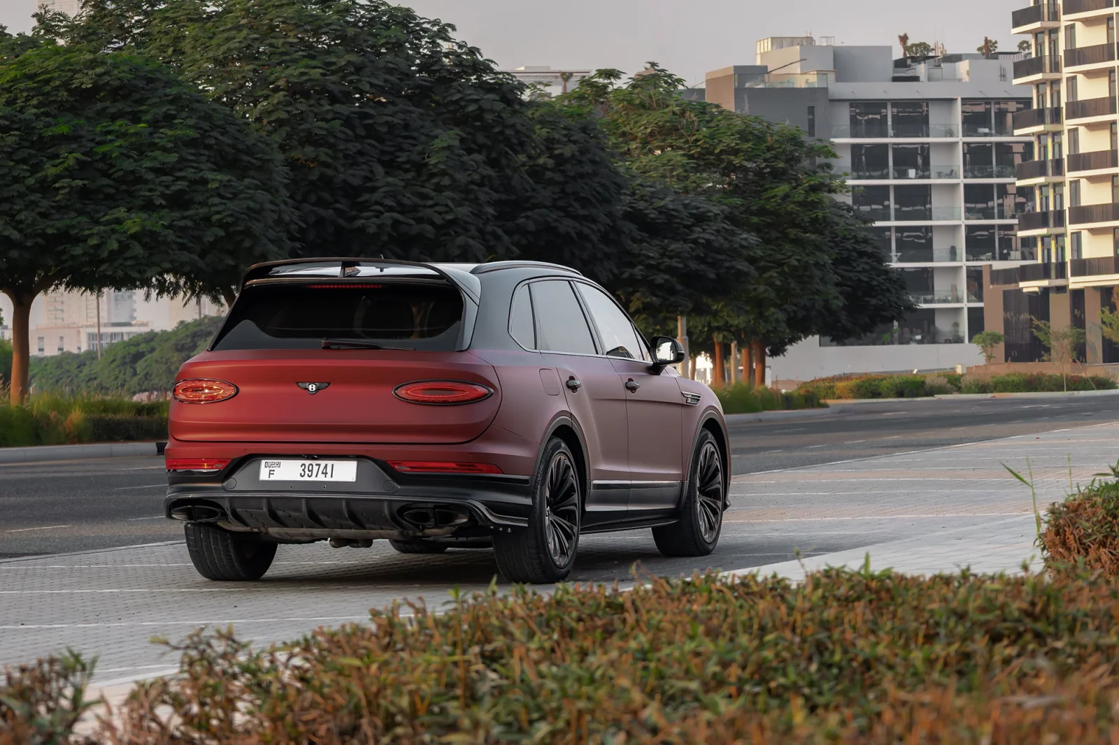 Miete Bentley Bentayga  Rot 2022 in der Dubai - 8 