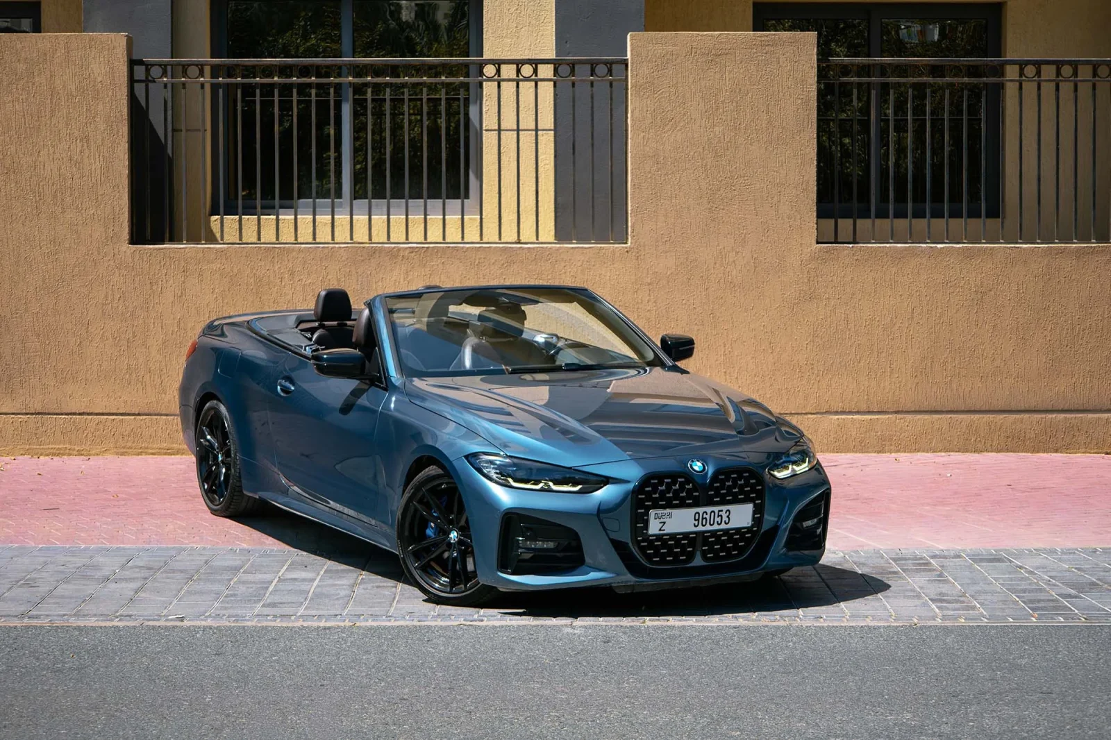 Miete BMW 4-Series 430 Blau 2023 in der Dubai
