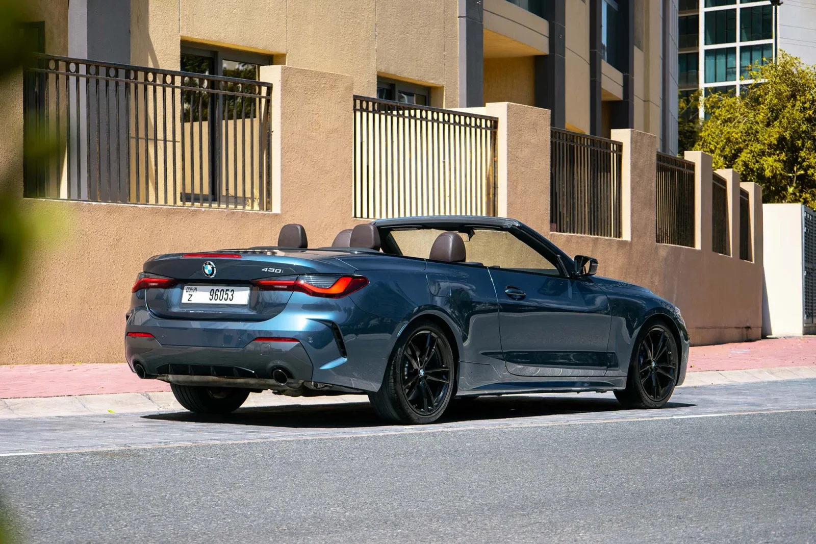 Miete BMW 4-Series 430 Blau 2023 in der Dubai - 6 