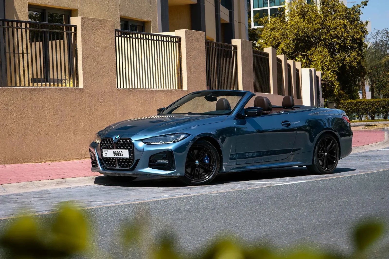 Miete BMW 4-Series 430 Blau 2023 in der Dubai - 2 