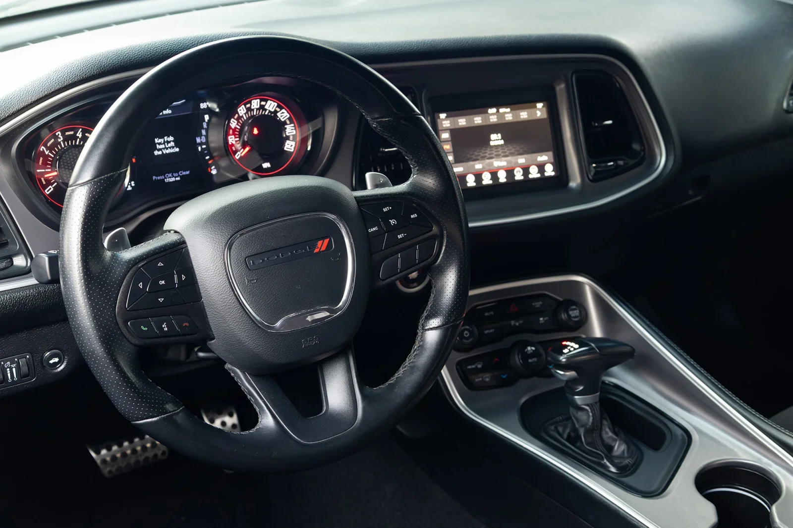 Miete Dodge Challenger R/T Weiß 2022 in der Dubai - 2 